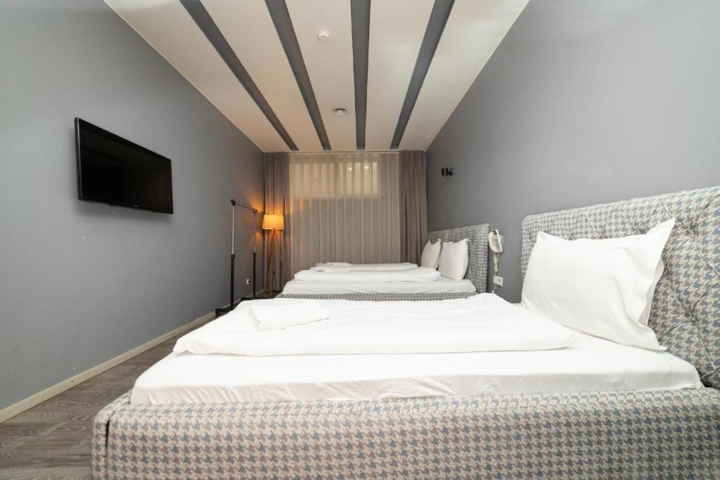Hotel Gloria Ks 普里什蒂纳 外观 照片