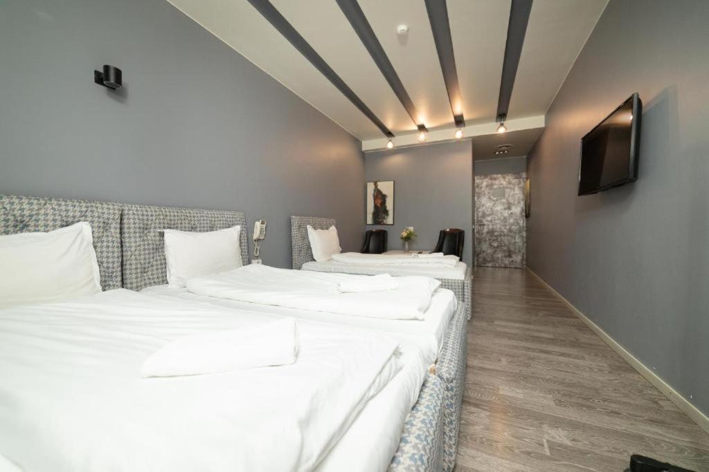 Hotel Gloria Ks 普里什蒂纳 外观 照片