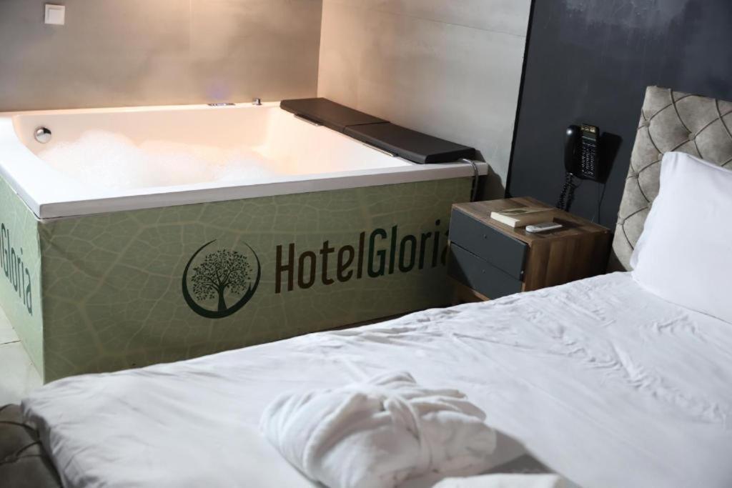 Hotel Gloria Ks 普里什蒂纳 外观 照片