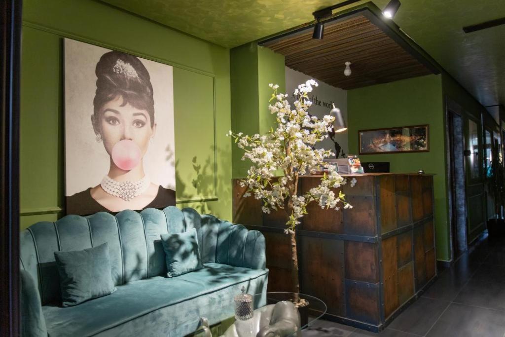 Hotel Gloria Ks 普里什蒂纳 外观 照片